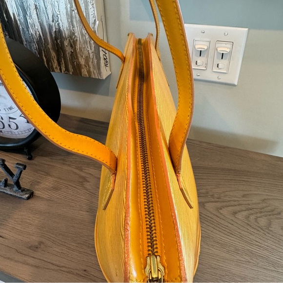 Louis Vuitton Epi St Jacques GM - Picture 6 of 17